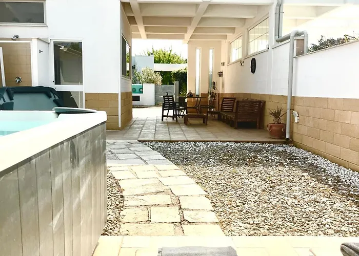 Polignano Villa with Jacuzzi, Garden&Parking